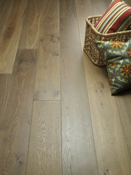 Difference between Ventura & Alta Vista hardwood flooring | Hallmark Hardwoods Ventura Sandal Vignette